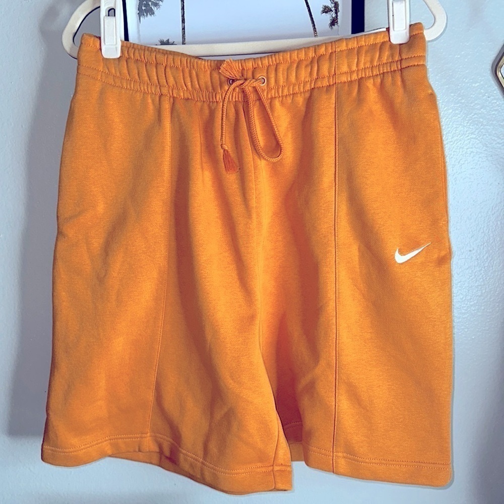 NIKE Loose Fit High Rise Shorts Size Medium NWT